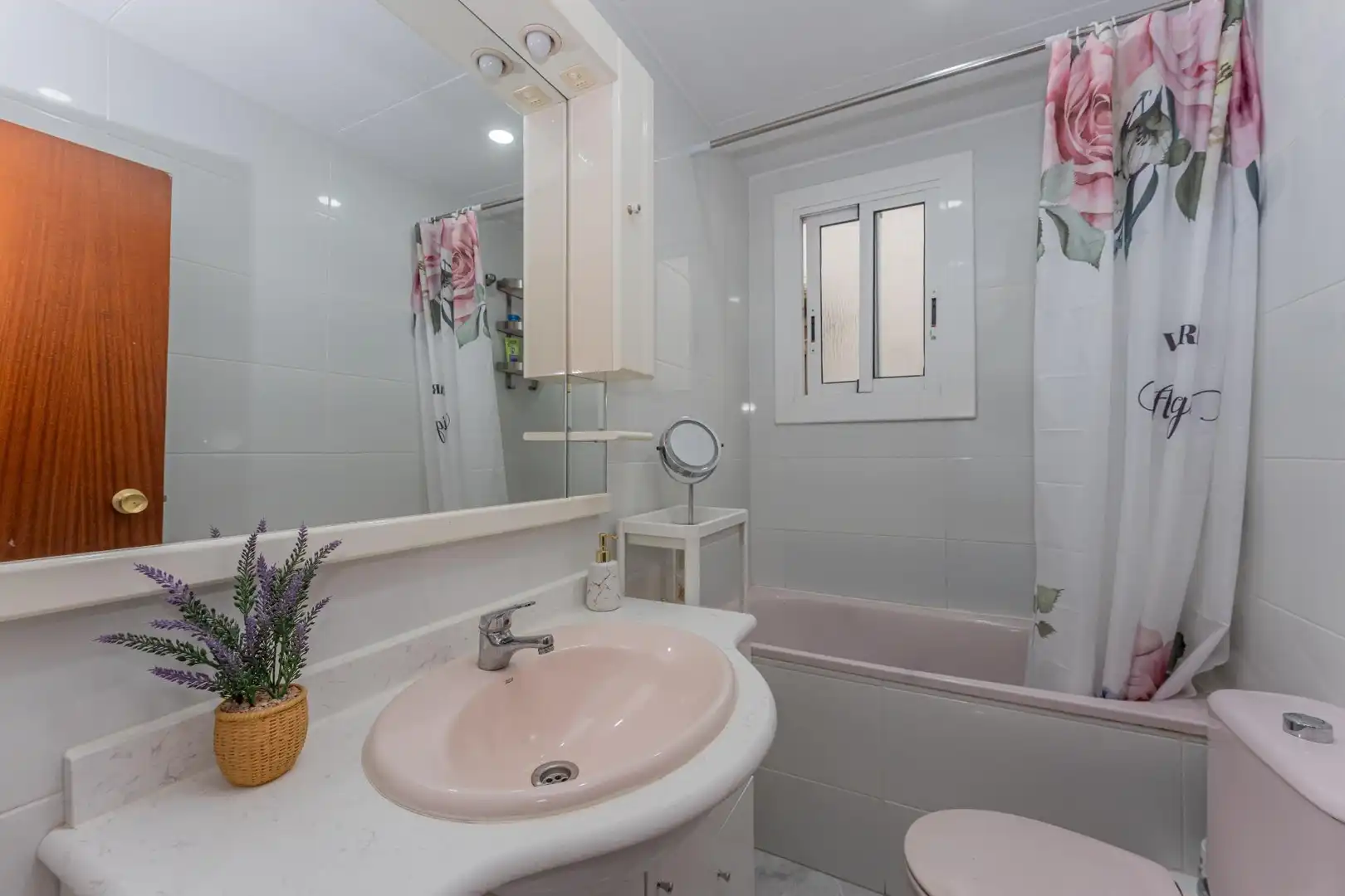 Badezimmer von Wohnung zum Verkauf in Viladecans
