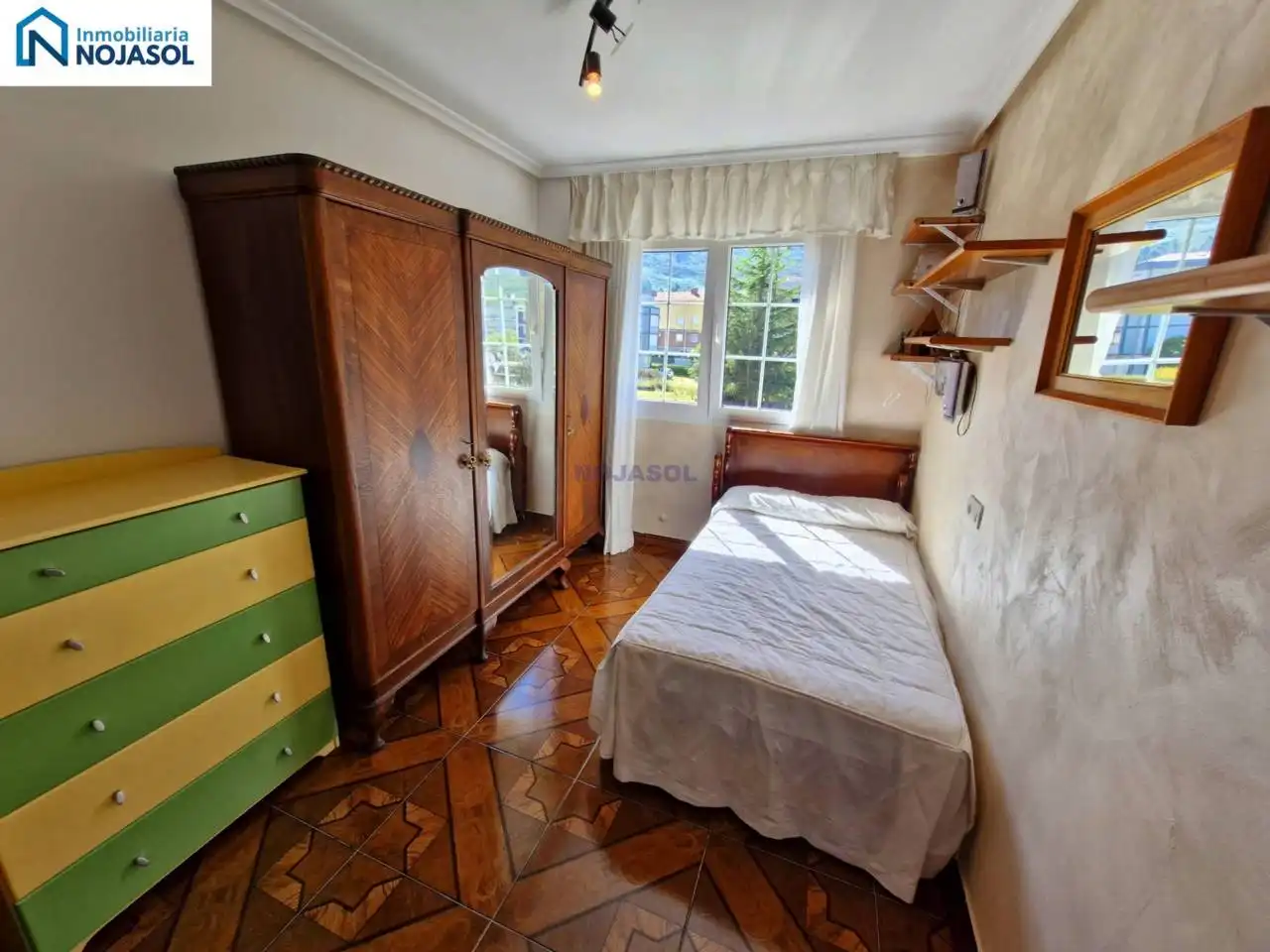 Dormitori de Apartament en venda en Castro-Urdiales amb Calefacció, Traster i Moblat
