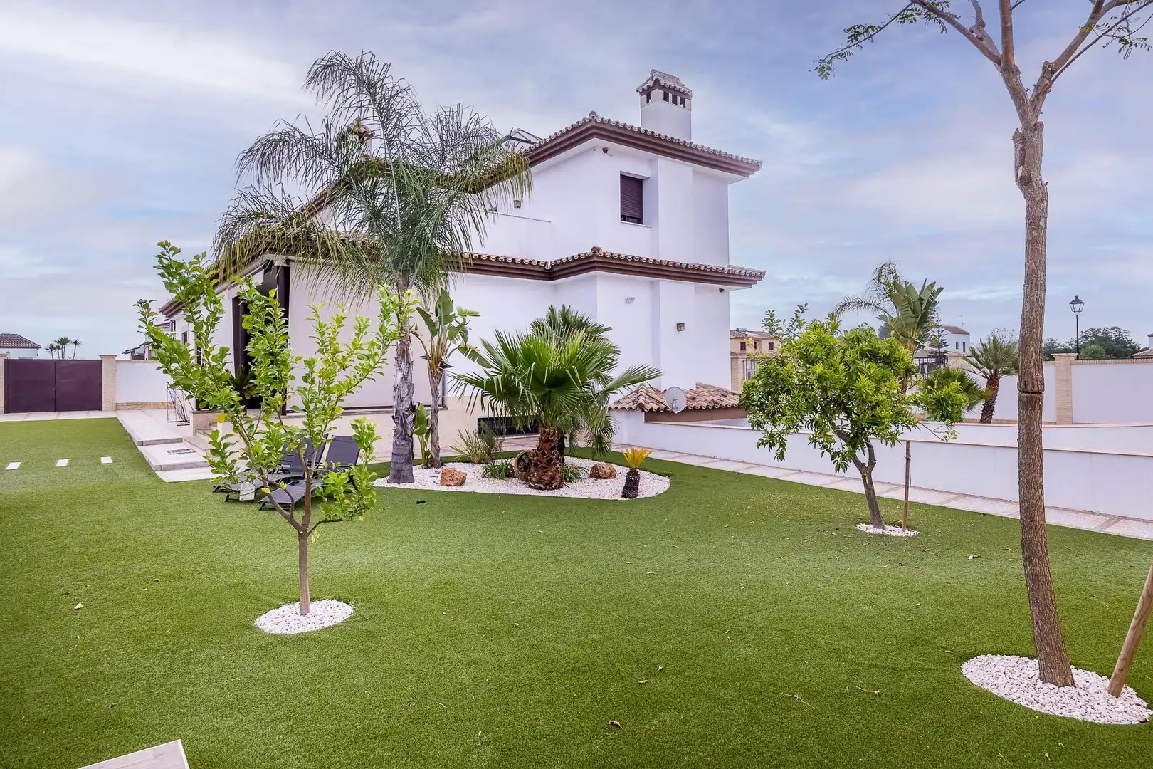 Terrassa de Casa o xalet en venda en Villamanrique de la Condesa amb Aire condicionat, Calefacció i Jardí privat