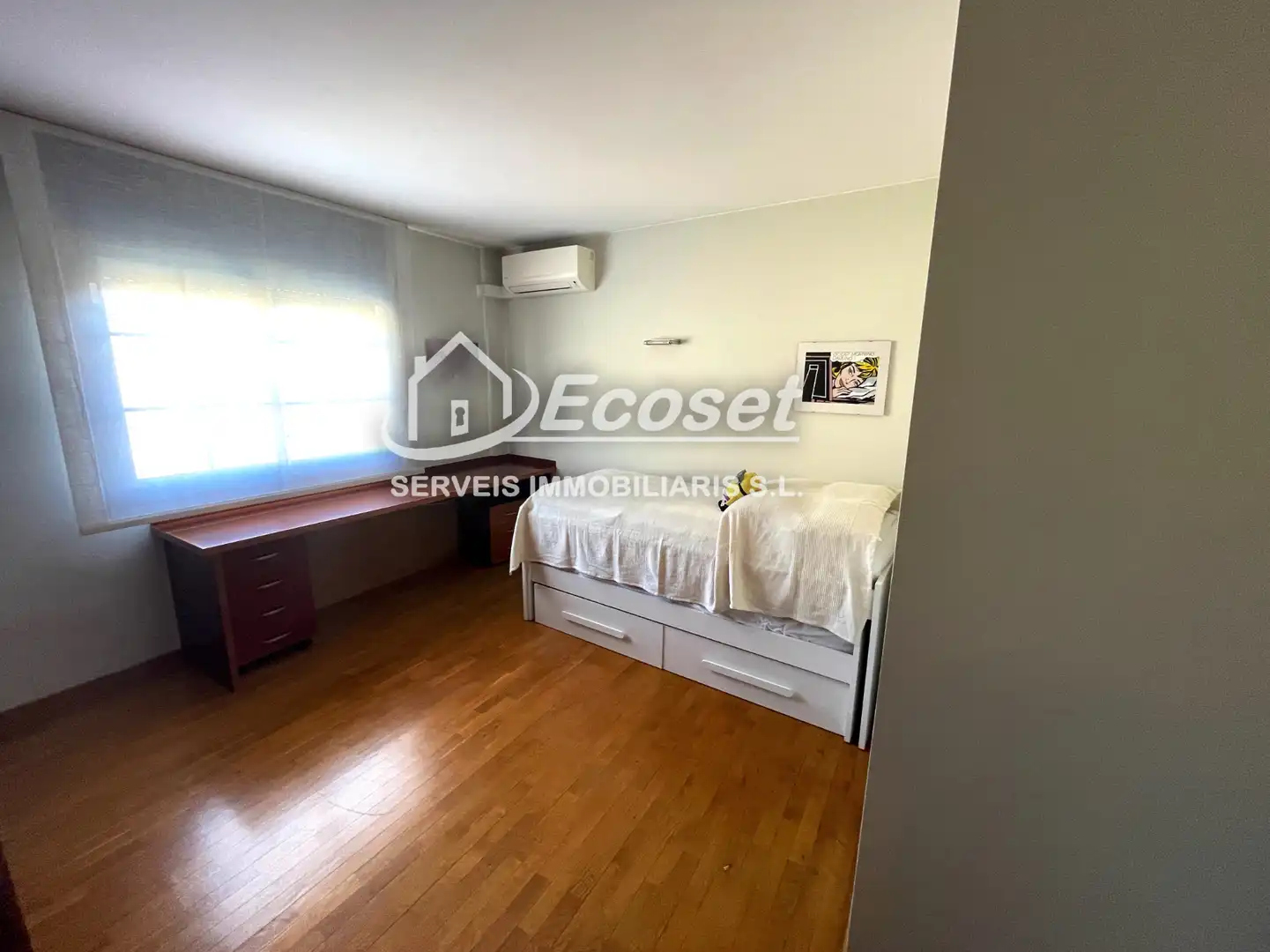 Schlafzimmer von Einfamilien-Reihenhaus zum Verkauf in Vallirana mit Klimaanlage, Heizung und Terrasse