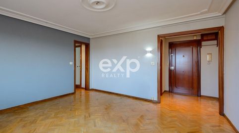 Foto 2 de Piso en venta en Avenida de Portugal, 52, Laviada, Gijón