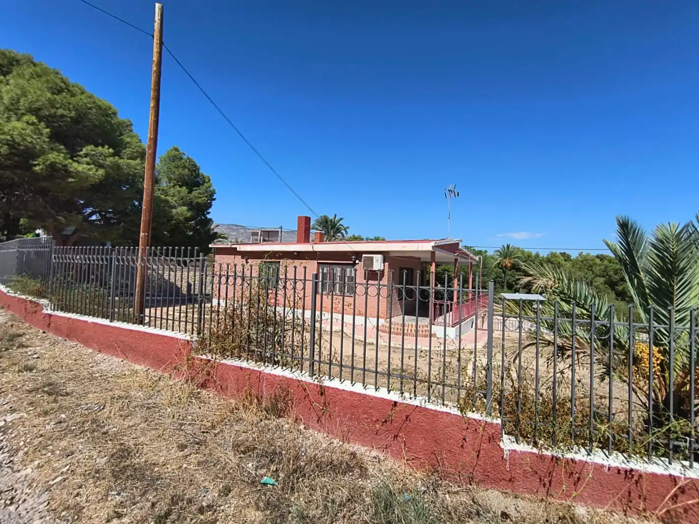 Vista exterior de Casa o xalet en venda en Crevillent amb Aire condicionat, Terrassa i Piscina