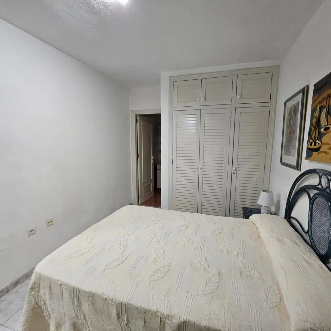 Dormitori de Apartament de lloguer en La Manga del Mar Menor amb Aire condicionat, Moblat i Balcó