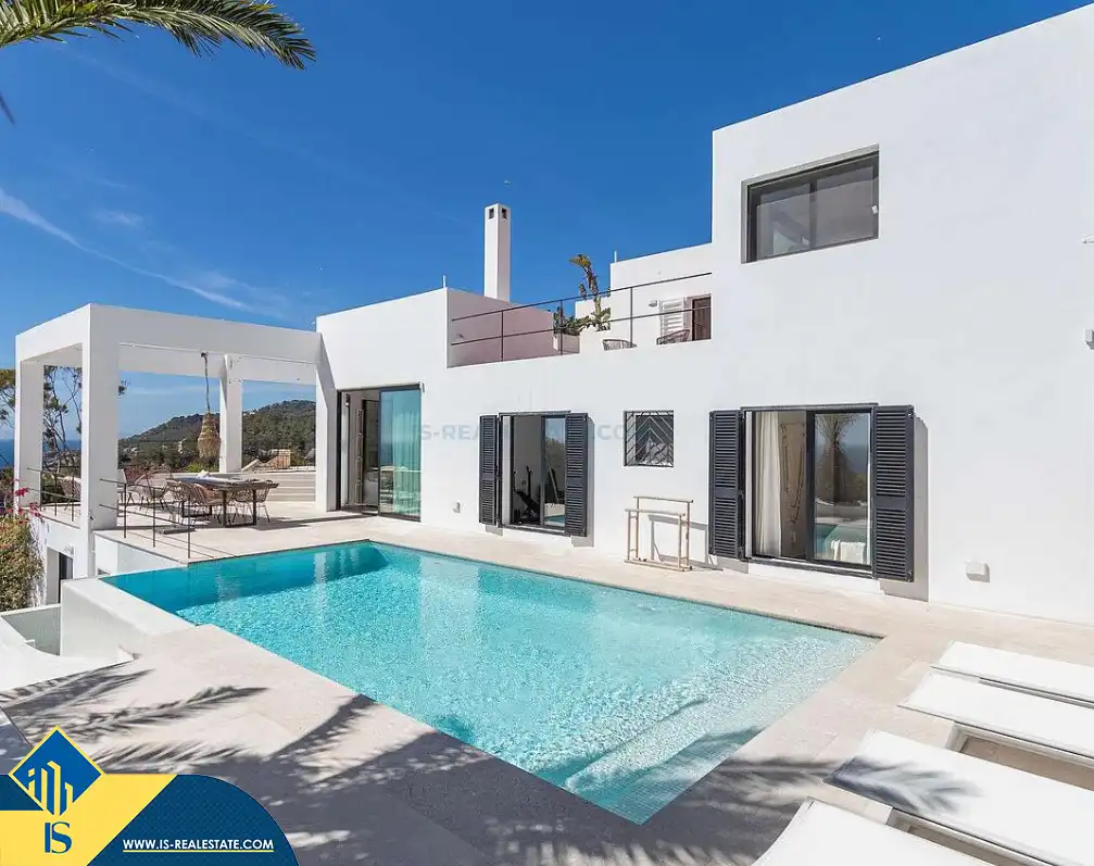 Vista exterior de Casa o xalet en venda en Santa Eulària des Riu amb Terrassa, Piscina i Moblat
