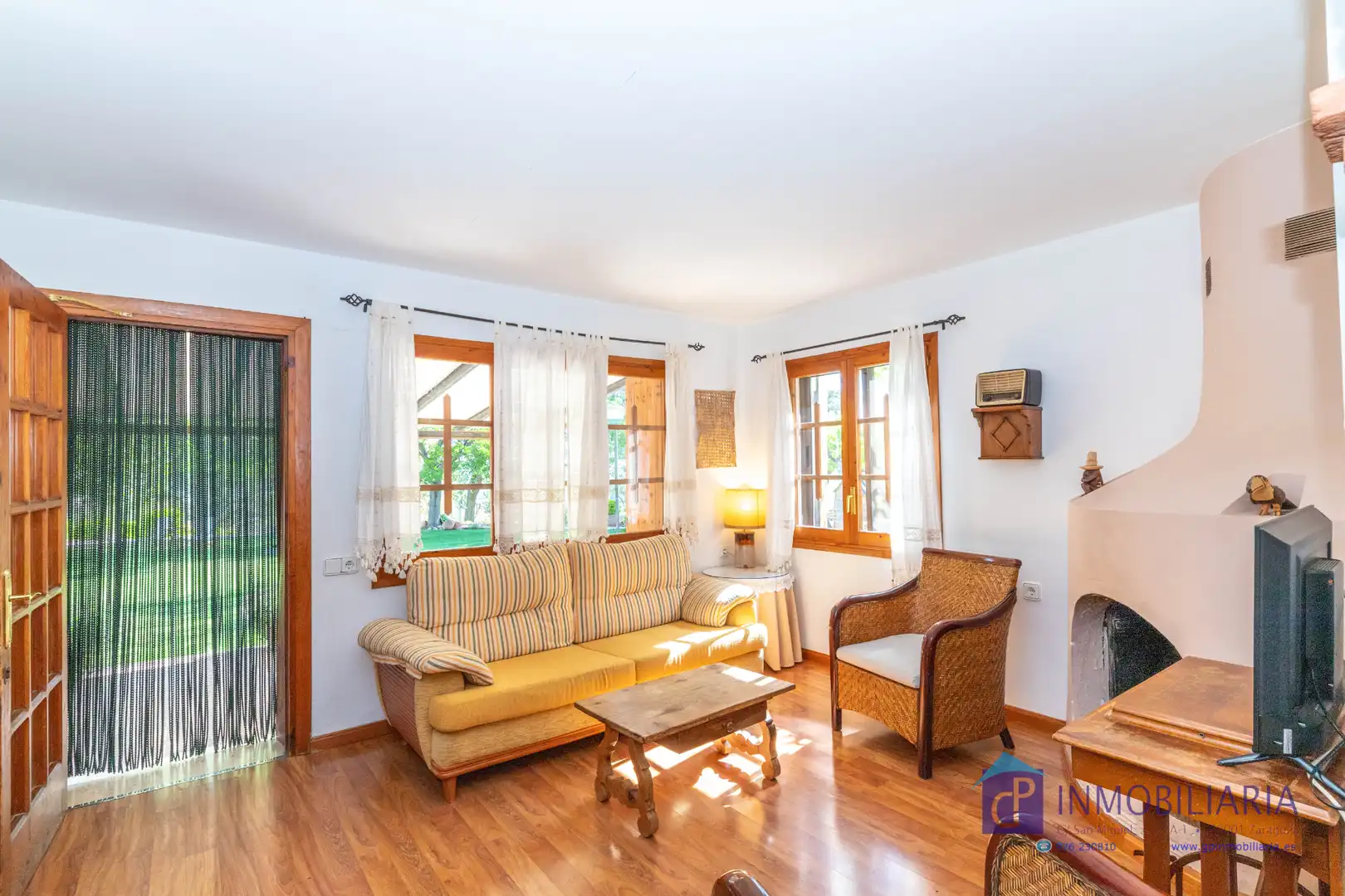 Sala de estar de Casa o chalet en venta en Quinto con Aire acondicionado, Calefacción y Jardín privado