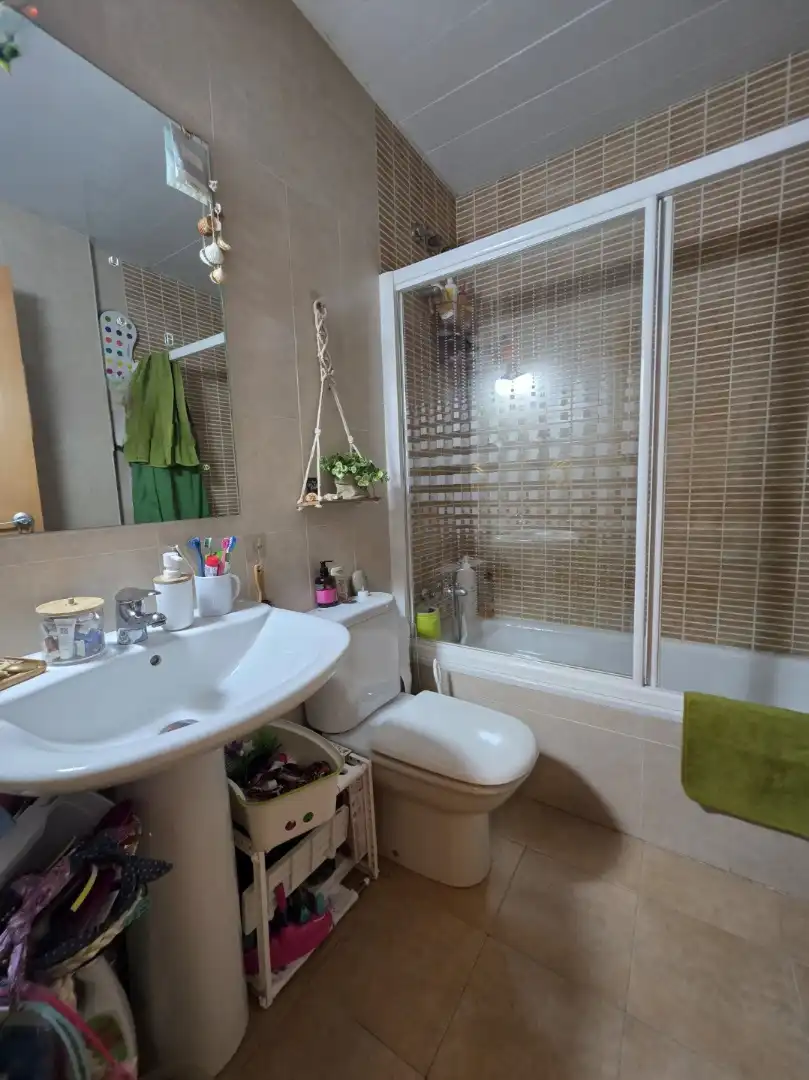 Badezimmer von Wohnung zum Verkauf in Badalona mit Klimaanlage, Heizung und Terrasse