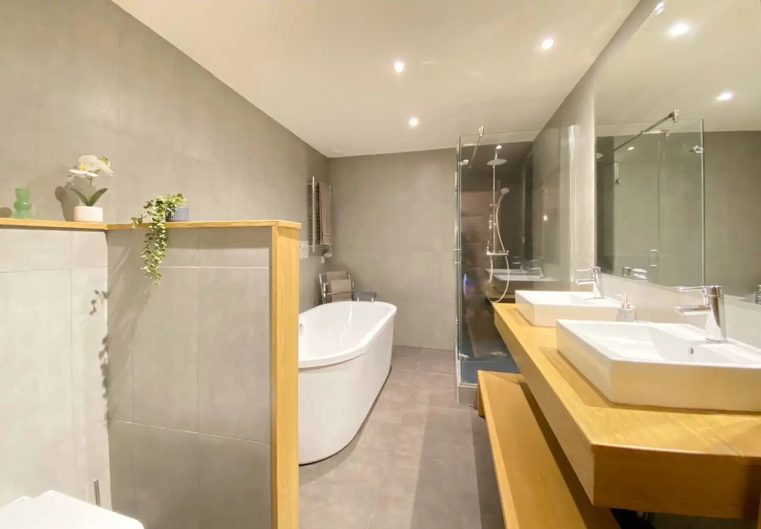 Bathroom of Buildings for sale in Marbella