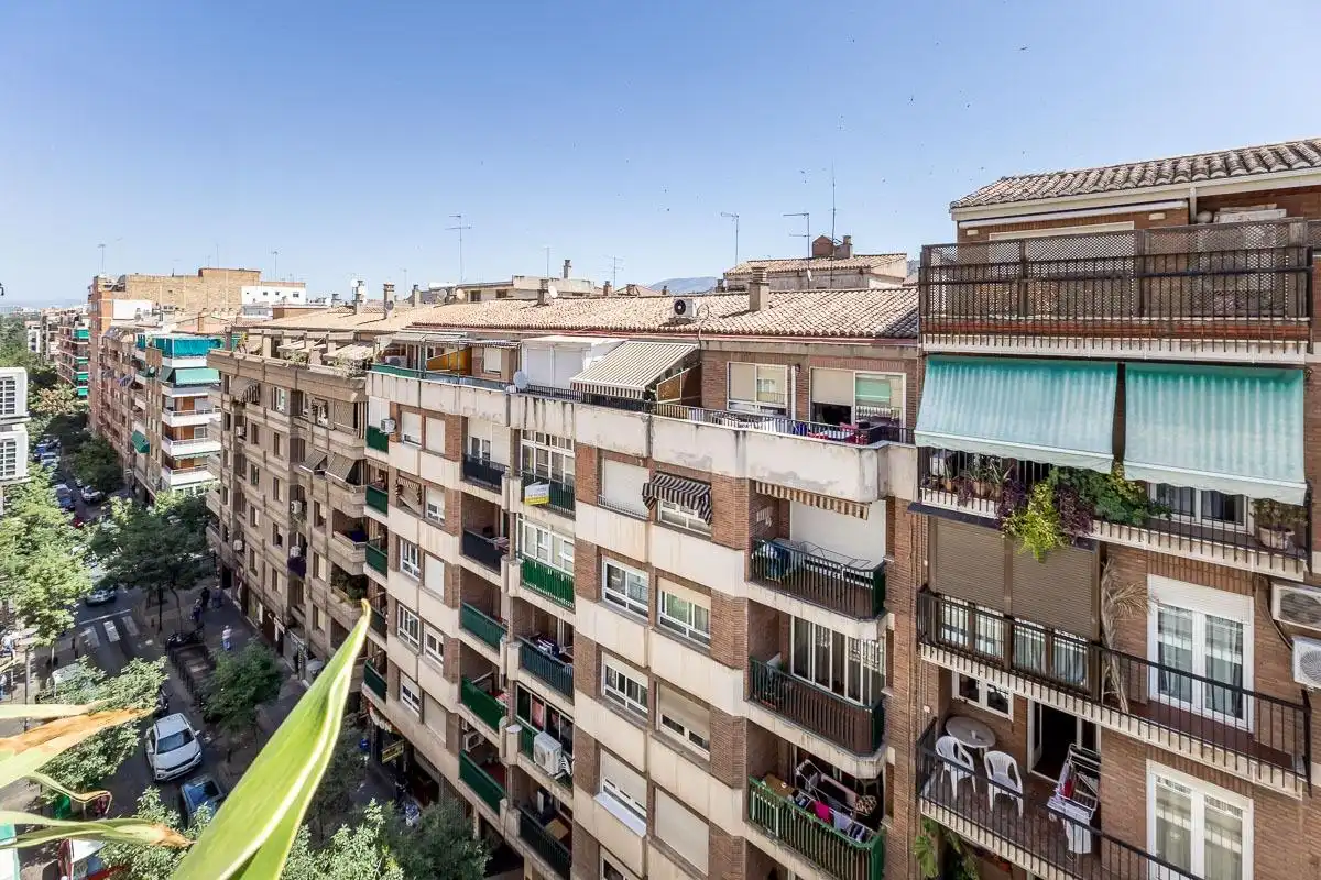 Vista exterior de Pis en venda en Granada amb Aire condicionat, Calefacció i Terrassa