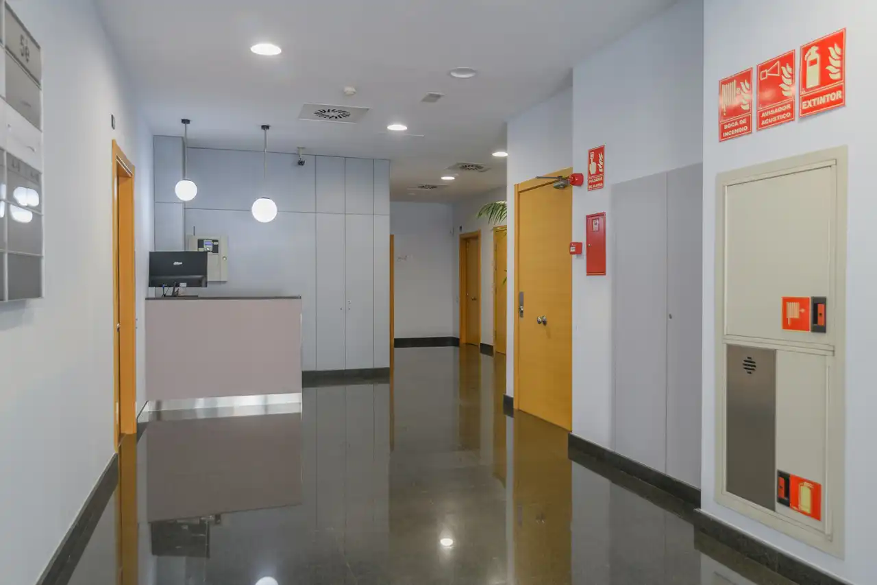 Oficina de lloguer en Sant Just Desvern amb Aire condicionat, Calefacció i Traster