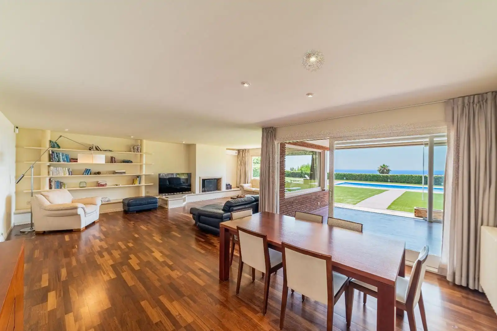 Sala de estar de Casa o chalet en venta en Sant Vicenç de Montalt con Aire acondicionado, Calefacción y Jardín privado
