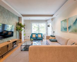 Living room of Apartment for sale in  Madrid Capital  with Air Conditioner, Heating and Parquet flooring