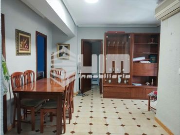 Piso con balcón en venta en CARLOS I