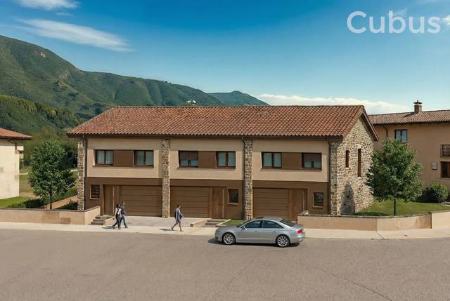 Casa adosada en Venta en Riudaura