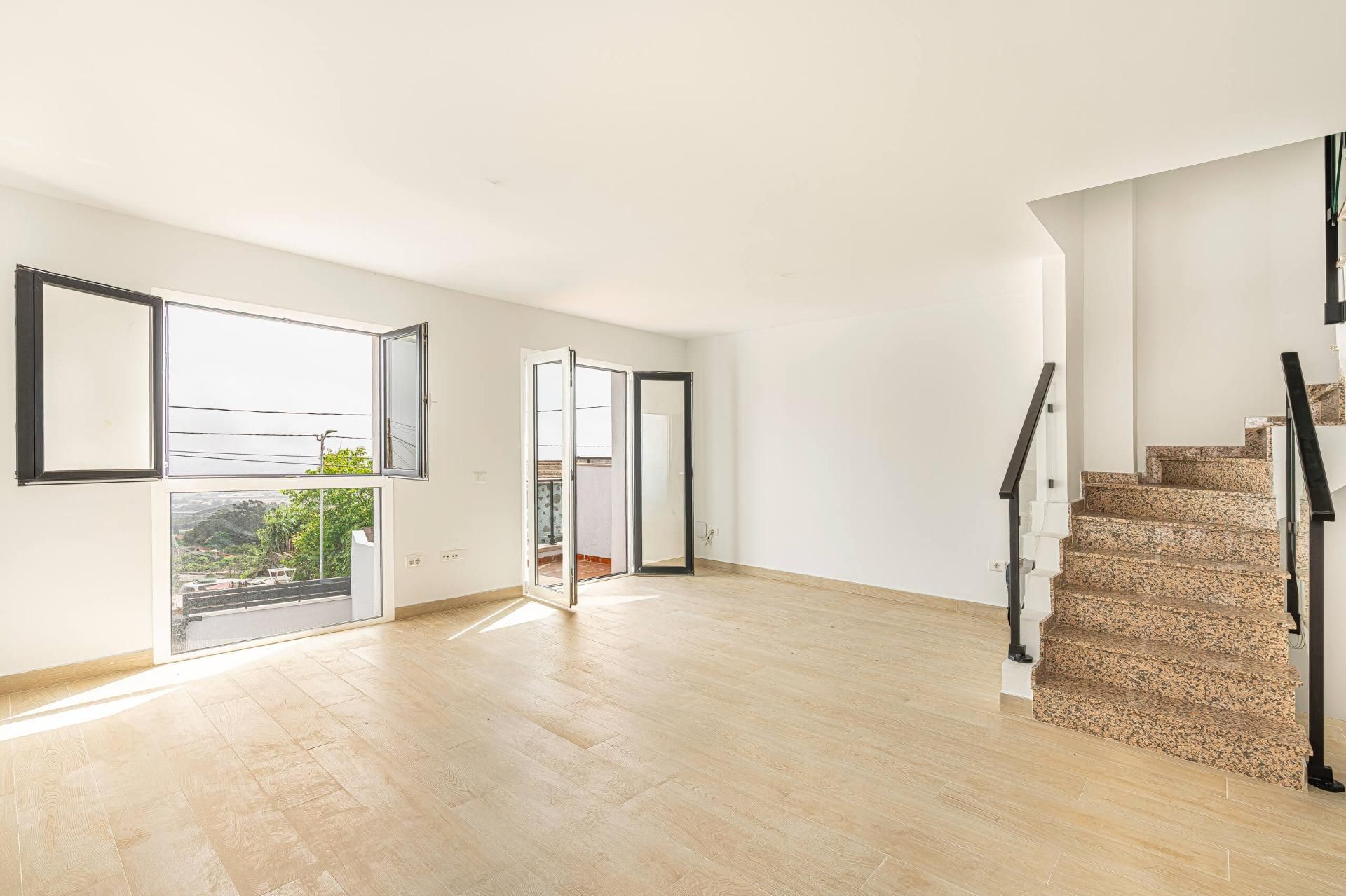 Living room of Single-family semi-detached for sale in San Cristóbal de la Laguna  with Private garden, Terrace and Balcony