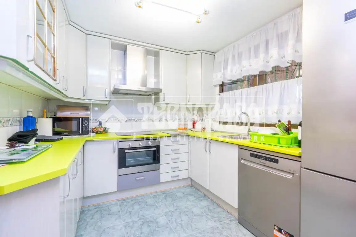 Cocina de Casa adosada en venta en Colmenar Viejo con Calefacción, Jardín privado y Terraza