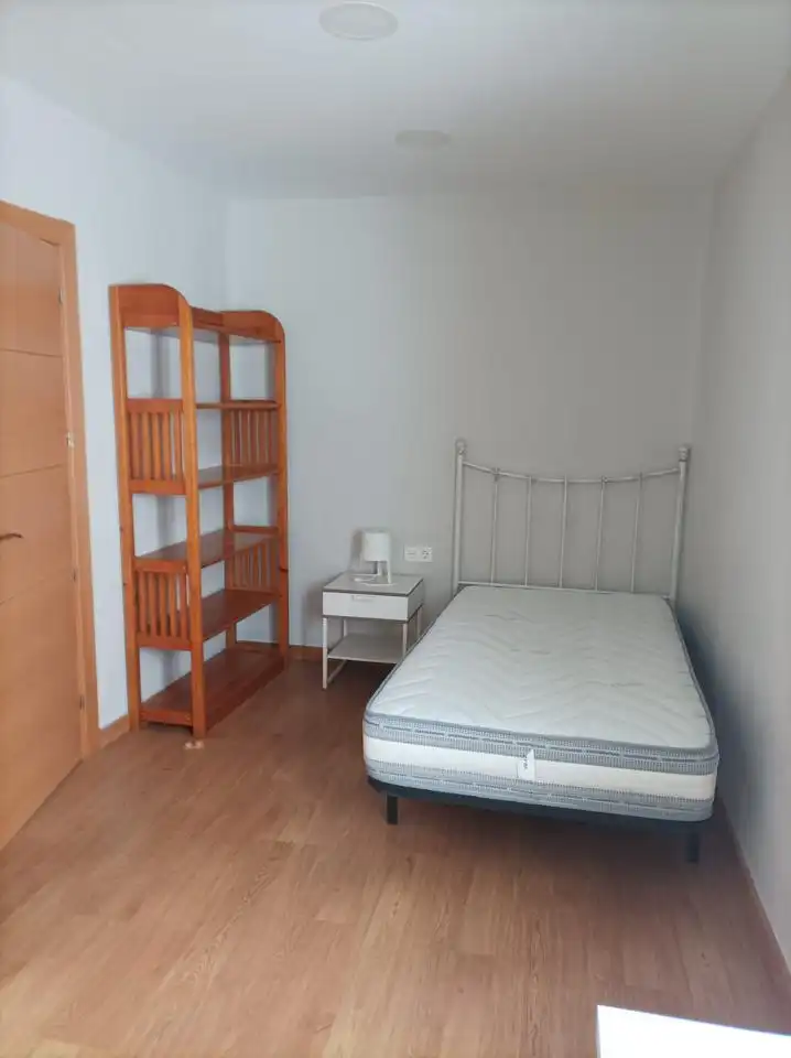 Schlafzimmer von Wohnung zur Miete in Granada