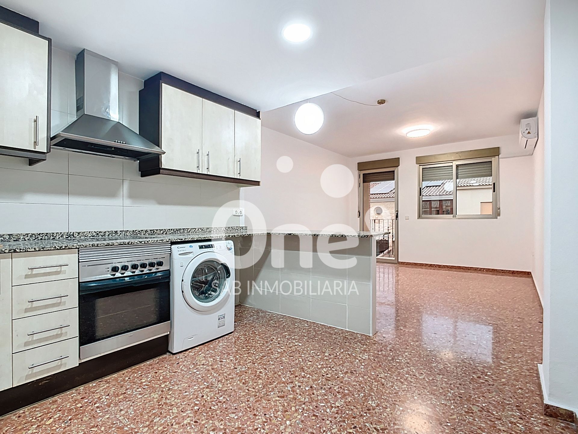 Küche von Wohnung zur Miete in San Antonio de Benagéber mit Klimaanlage, Abstellraum und Ofen