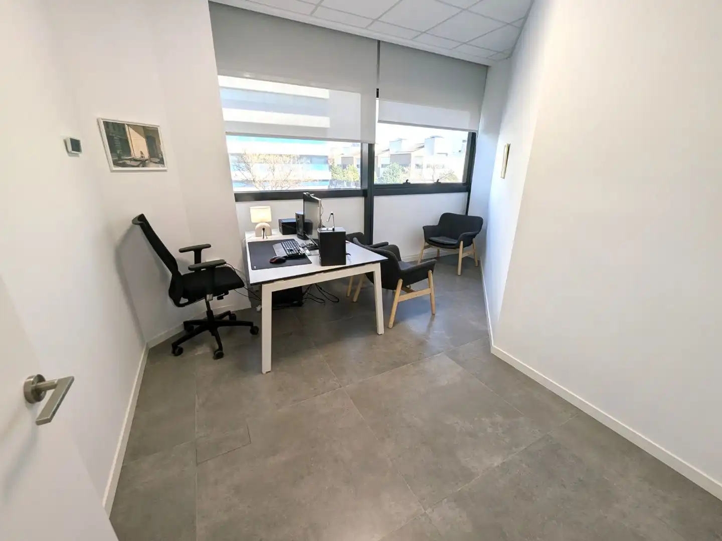 Office for rent in Sevilla  with Air Conditioner, Heating and Furnished