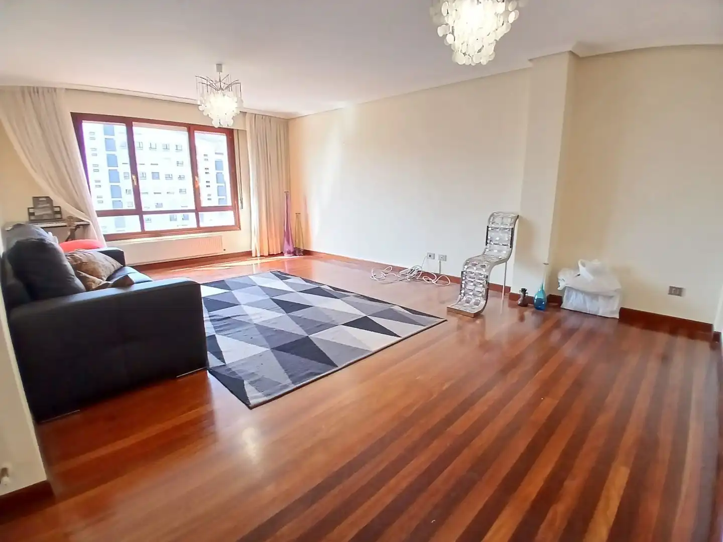 Sala d'estar de Àtic en venda en Barakaldo  amb Terrassa i Balcó