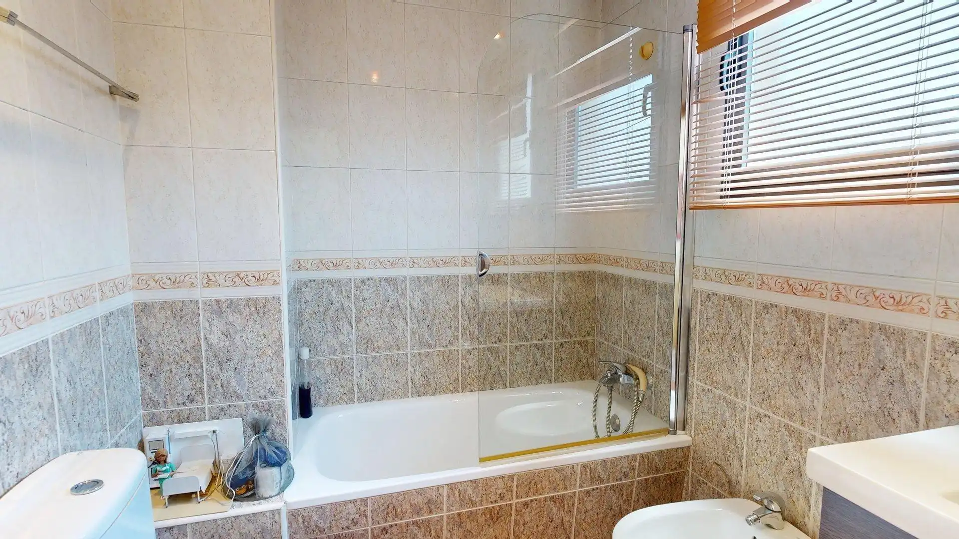 Baño de Casa adosada en venta en Zaragoza con Aire acondicionado, Calefacción y Terraza