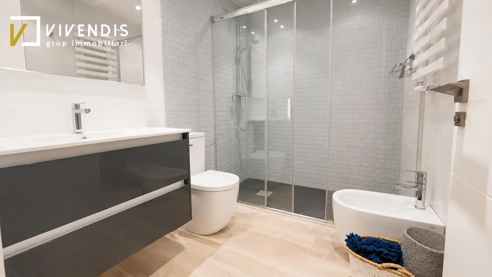 Baño de Piso de alquiler en Lleida con Aire acondicionado, Calefacción y Amueblado