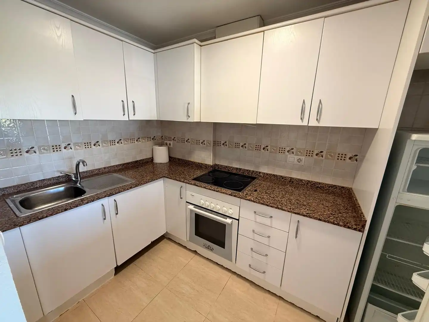 Cocina de Apartamento en venta en Daya Nueva con Terraza, Balcón y Piscina comunitaria