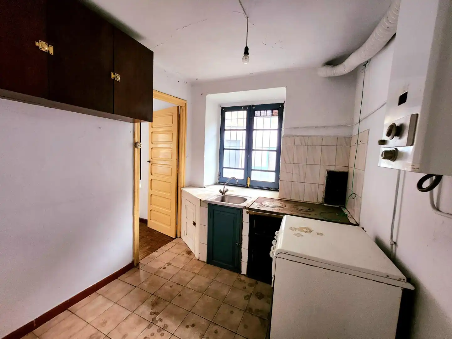 Cocina de Edificio en venta en Cangas del Narcea