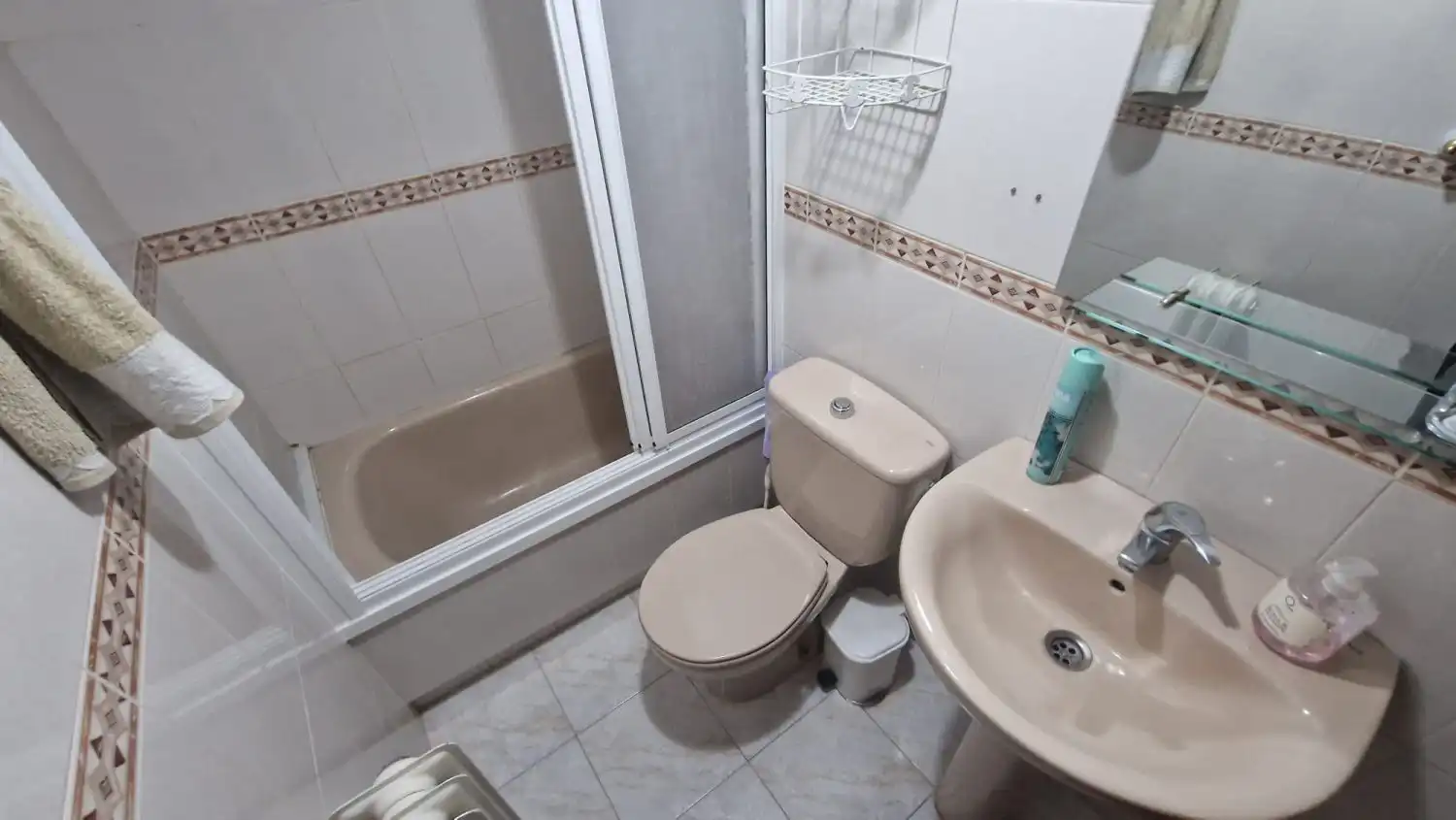 Baño de Piso en venta en Jaén con Calefacción, Terraza y Balcón