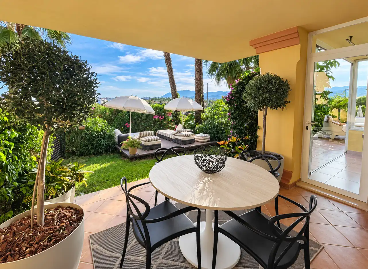 Apartament amb piscina en venda a Nueva Andalucía, imagen 2