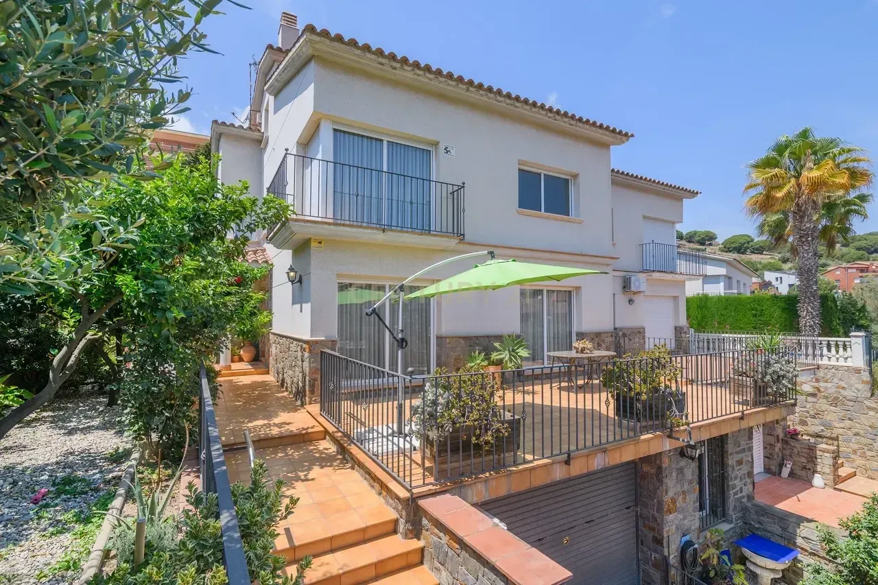 Exterior view of House or chalet for sale in Tiana