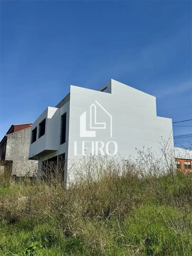 Vista exterior de Casa o xalet en venda en Vilagarcía de Arousa amb Jardí privat, Terrassa i Piscina