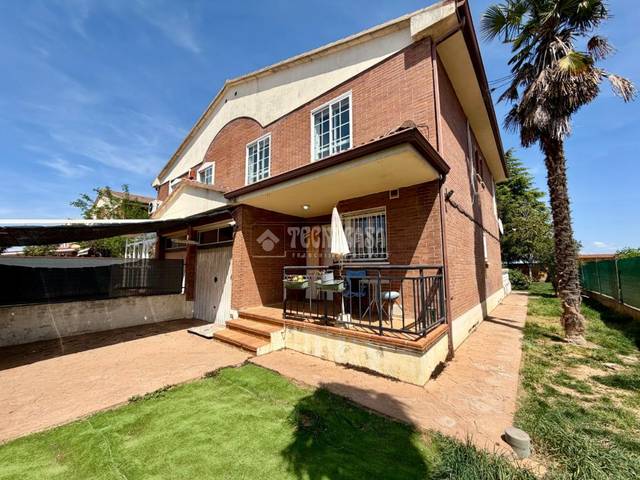 Casa adosada en Venta en Vallehermoso