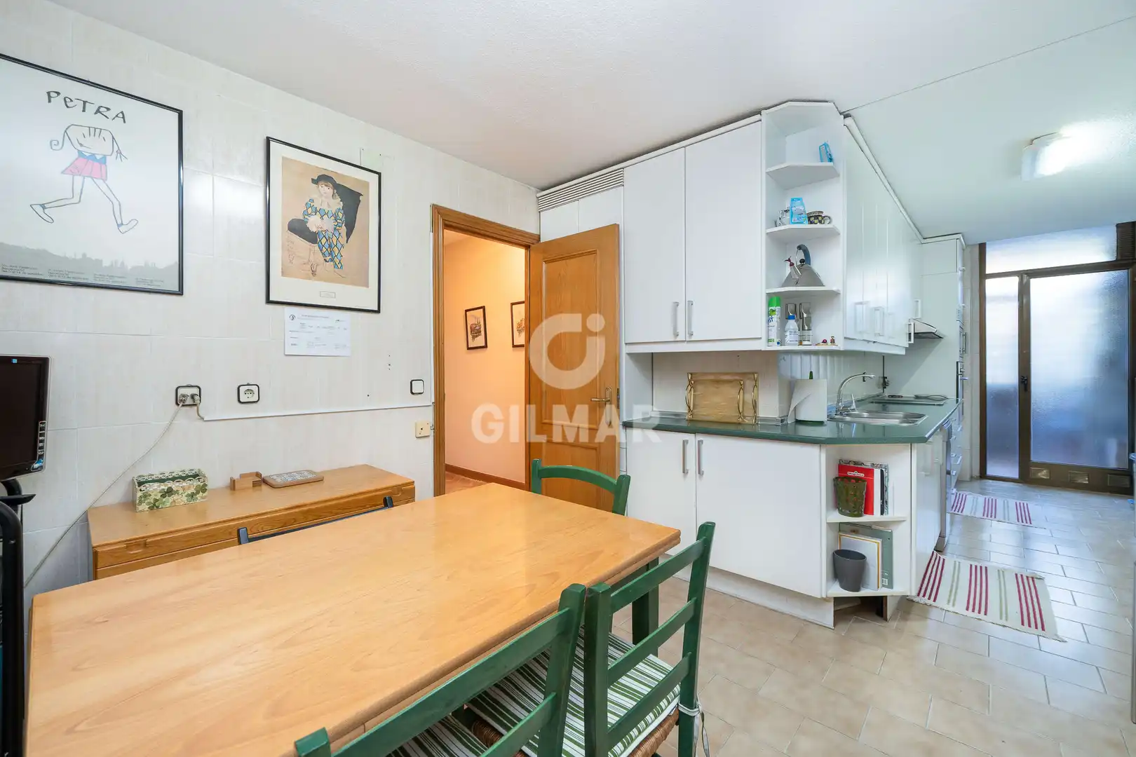 Kitchen of Flat for sale in Madrid  with Heating, Private garden and Storage room