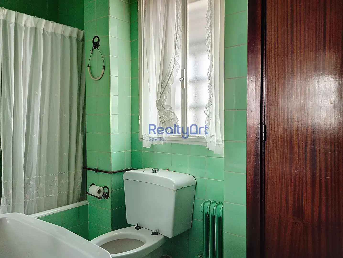 Bathroom of Flat for sale in Sevilla  with Air Conditioner