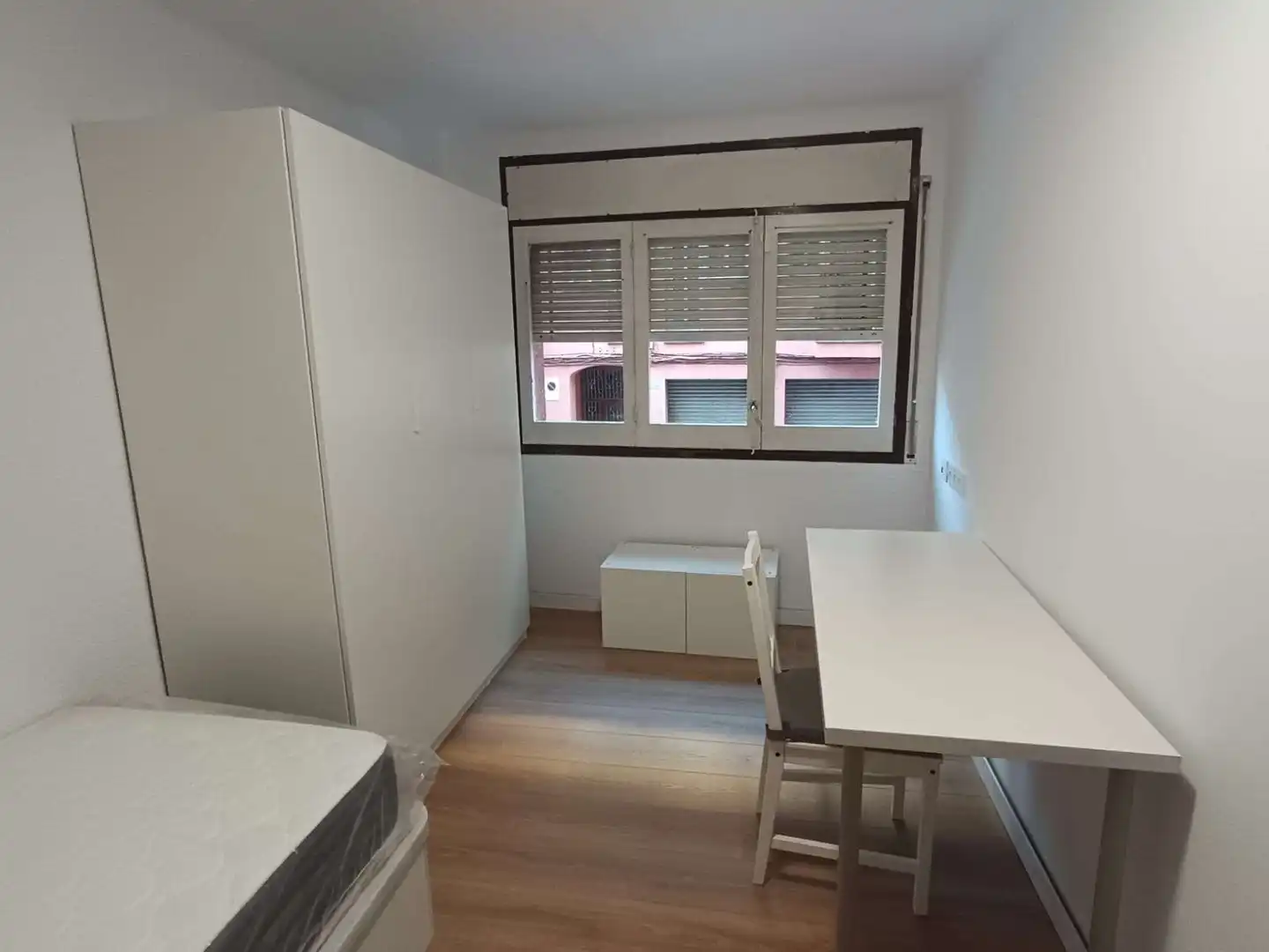 Bedroom of Flat for share in Mataró  with Air Conditioner, Terrace and Furnished