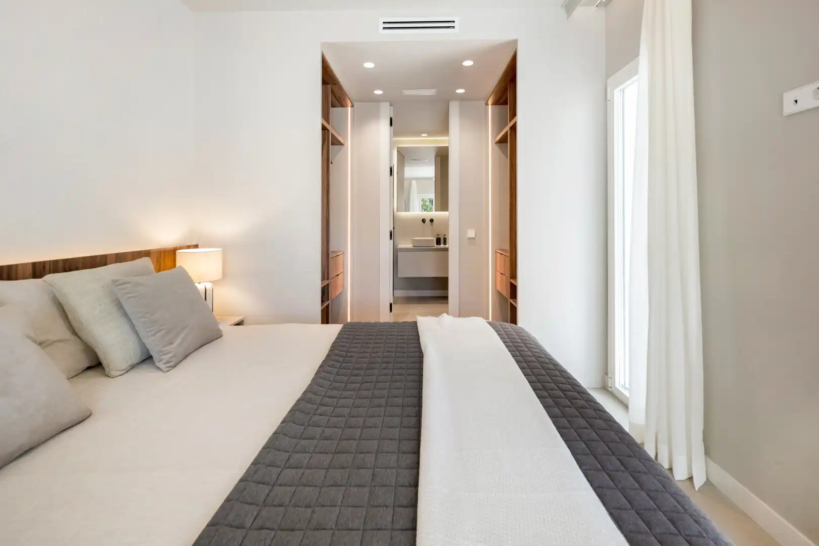 Bedroom of Apartments for sale in Benahavís  with Air Conditioner, Terrace and Swimming Pool