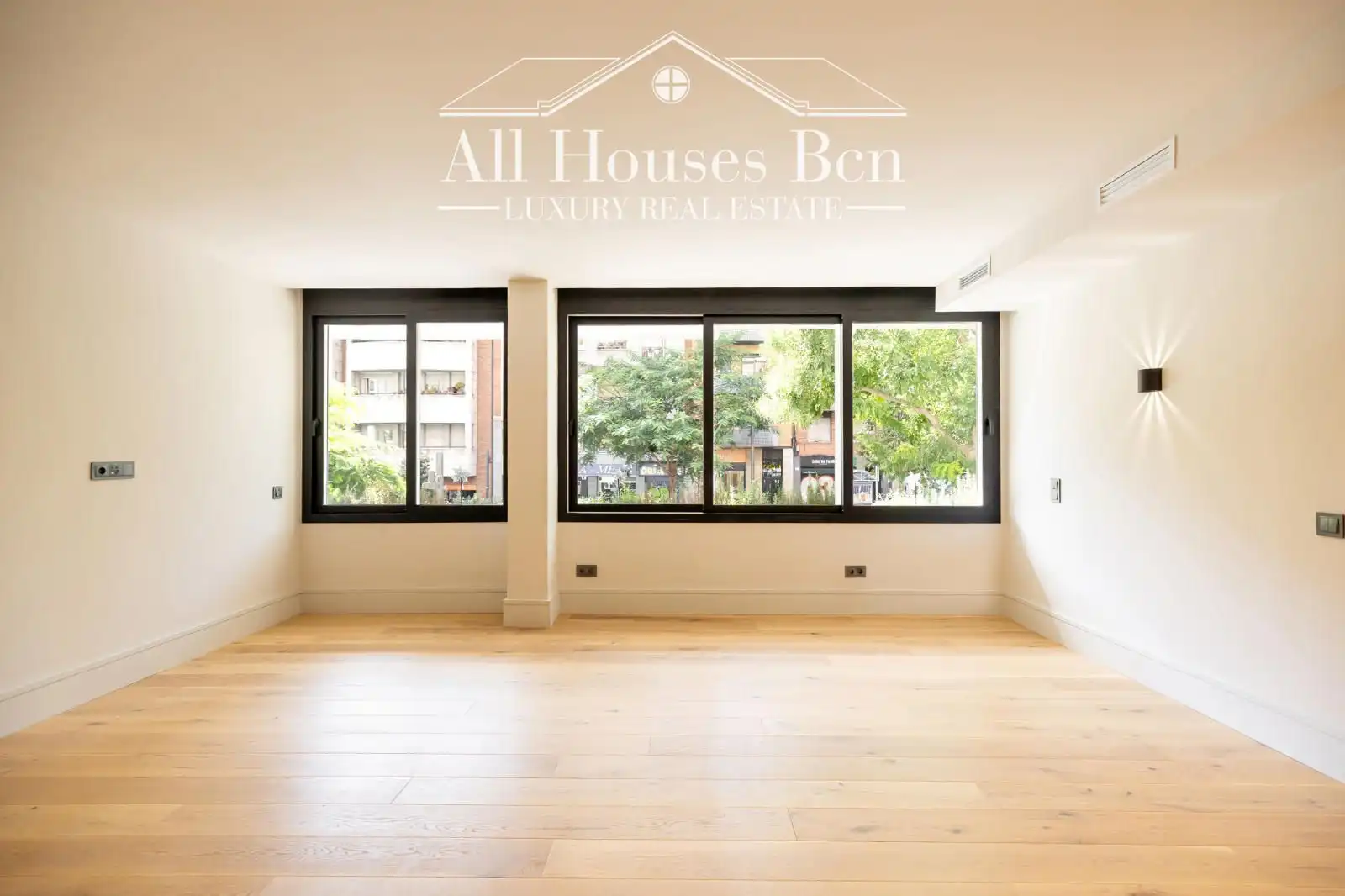 Vista exterior de Piso en venta en Barcelona con Aire acondicionado, Calefacción y Parquet