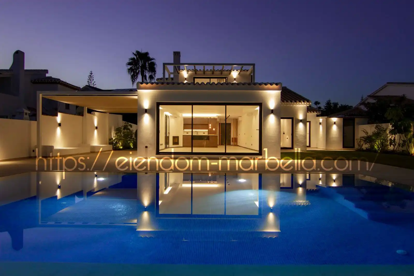 Detached house with pool for sale in Elviria - Cabopino
