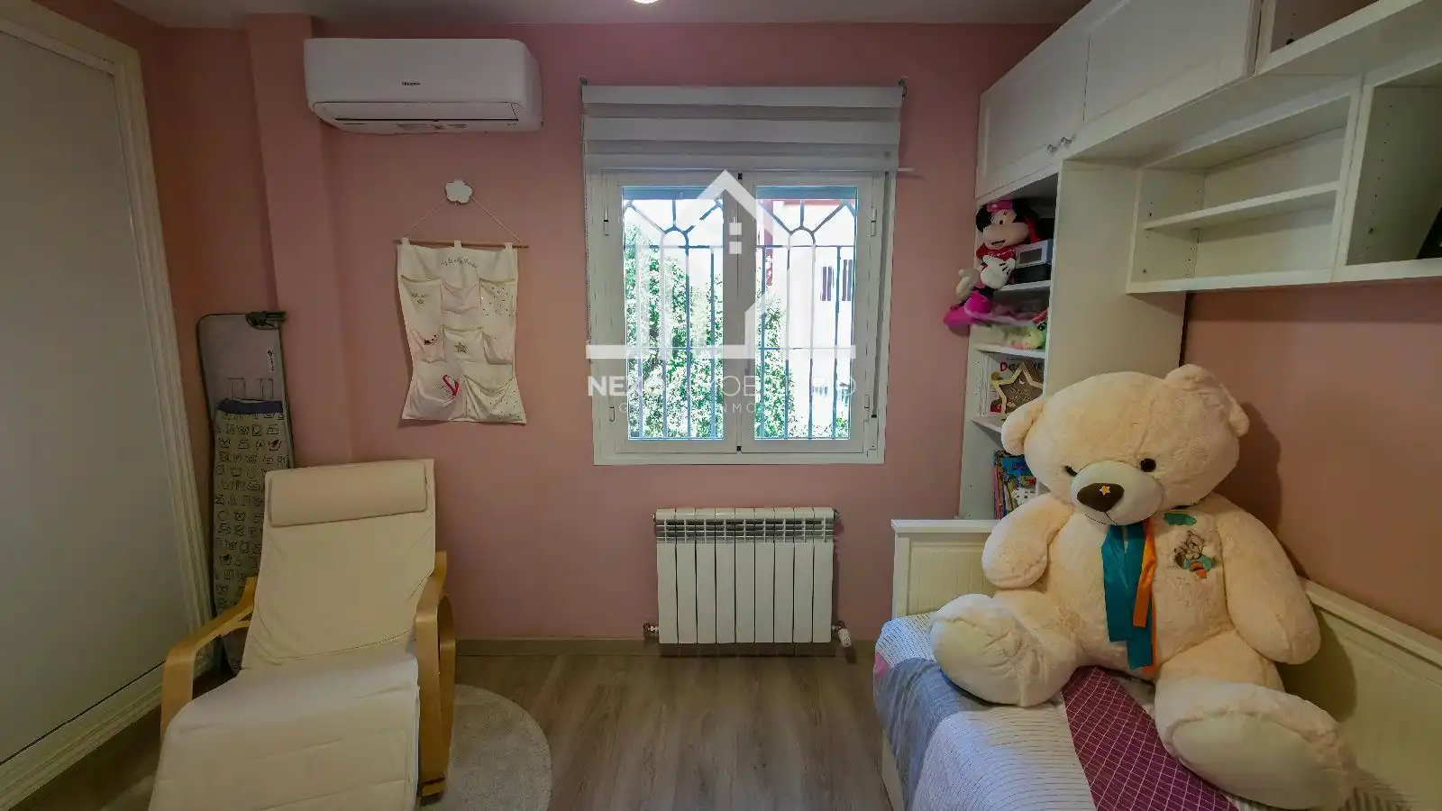 Casa aparellada amb piscina en venda a Gladiolos, imagen 25