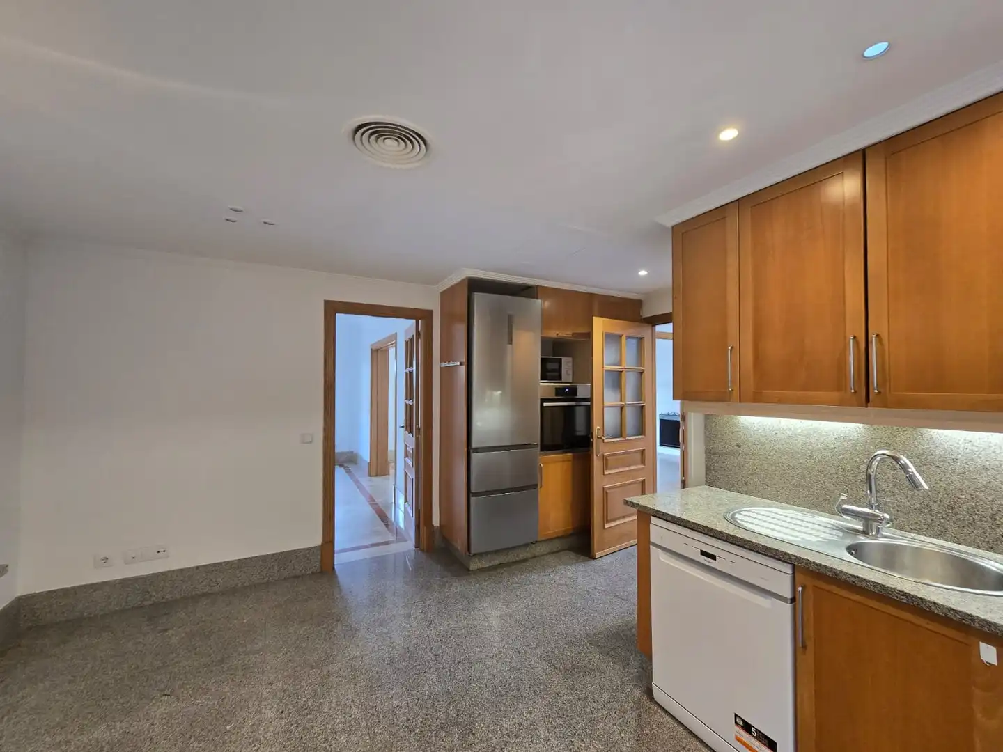 Cocina de Casa adosada en venta en Marbella con Aire acondicionado, Jardín privado y Domótica