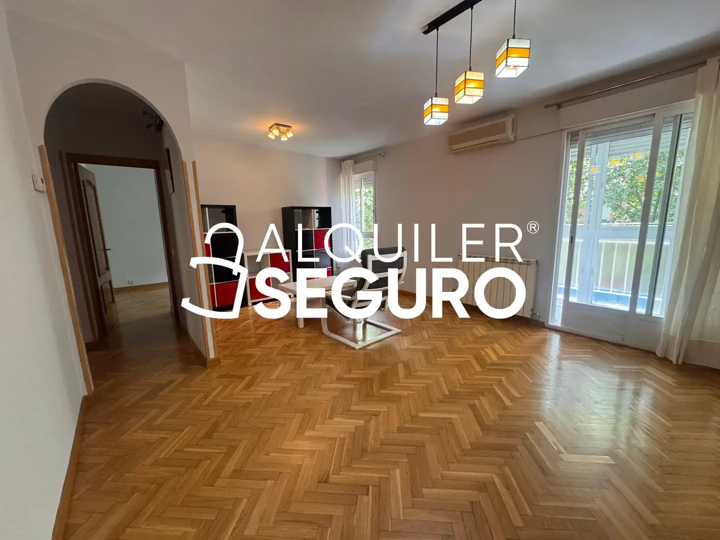 Sala de estar de Piso de alquiler en  Madrid Capital con Aire acondicionado, Calefacción y Terraza