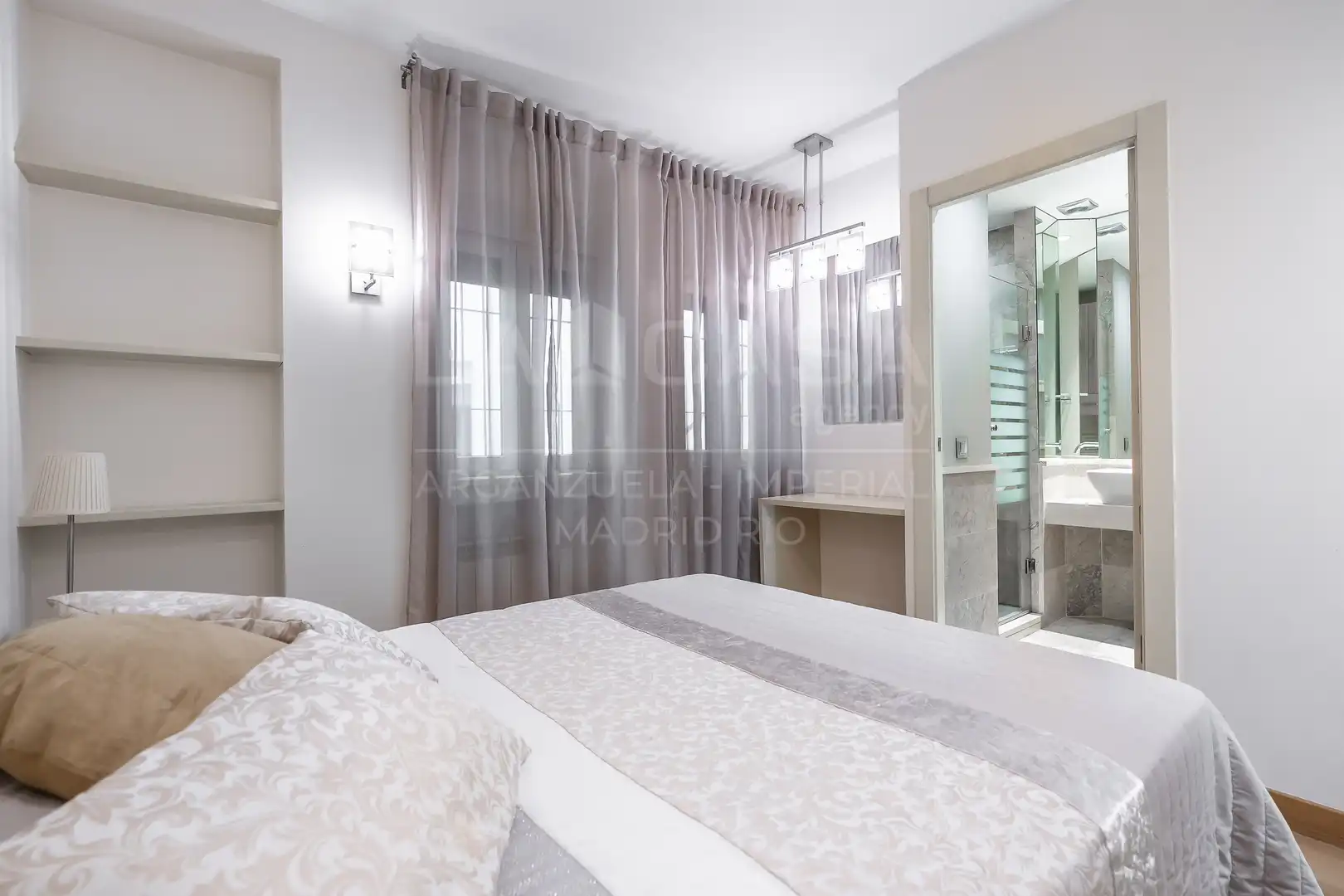 Habitación de Piso en venta en Madrid con Calefacción