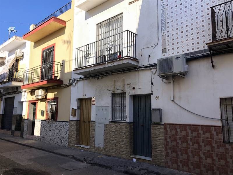 Exterior view of Apartments for sale in  Sevilla Capital