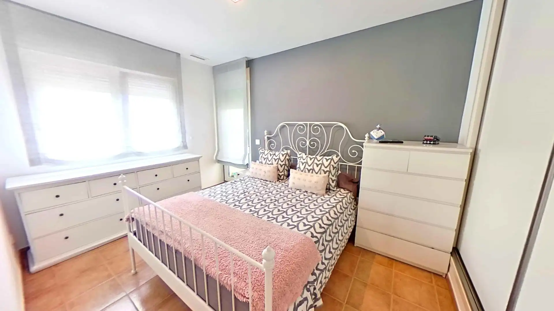 Bedroom of Flat for sale in Paracuellos de Jarama  with Air Conditioner, Terrace and Balcony