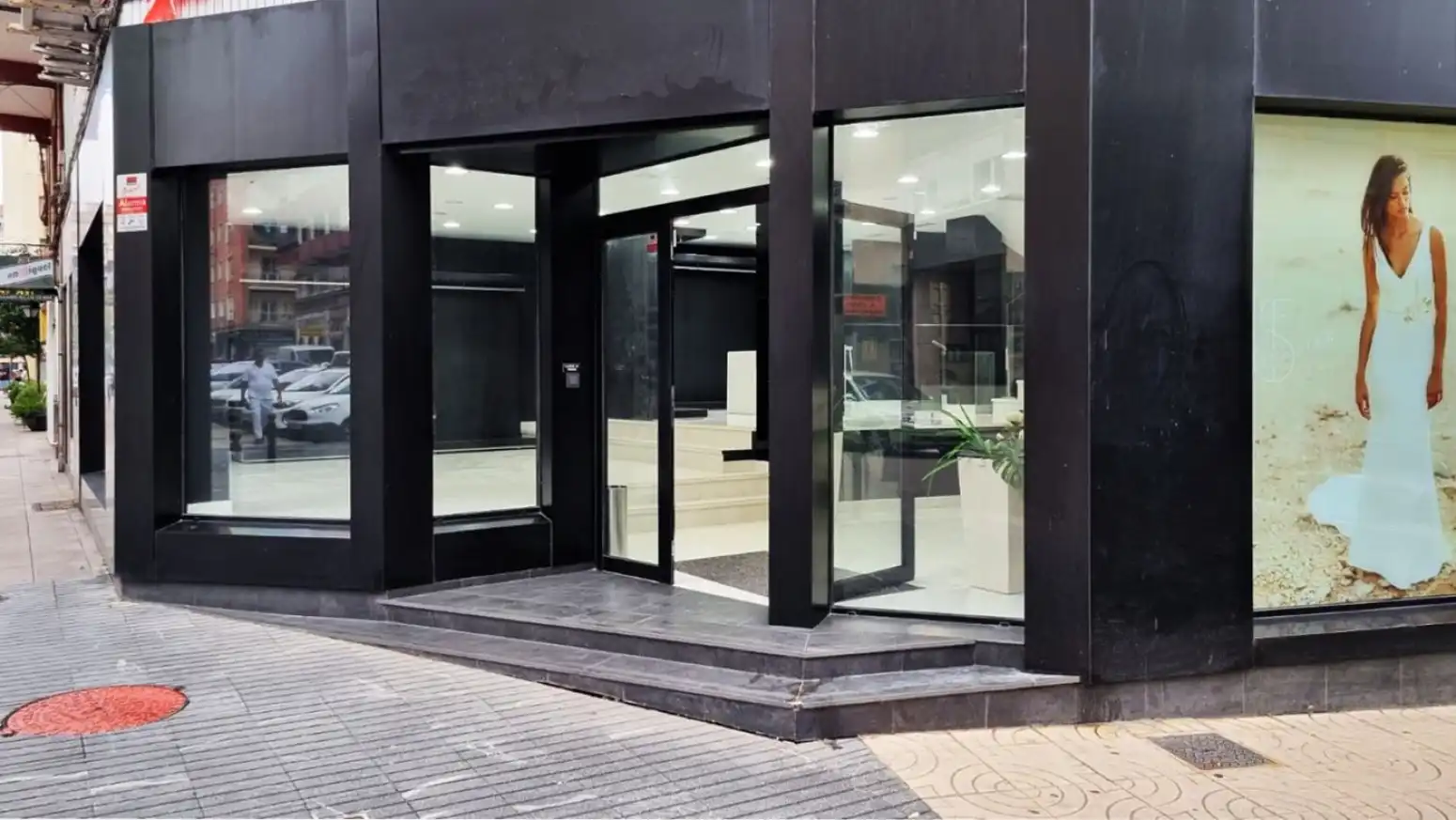 Exterior view of Commercial properties for rent in Torrelavega   with Air Conditioner
