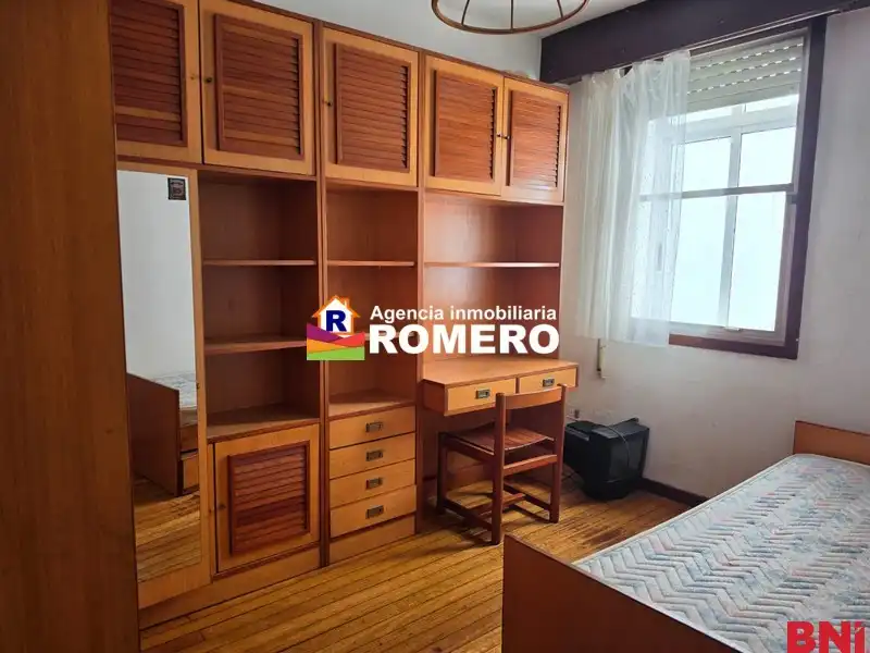 Schlafzimmer von Wohnung zum Verkauf in Santiago de Compostela  mit Möbliert