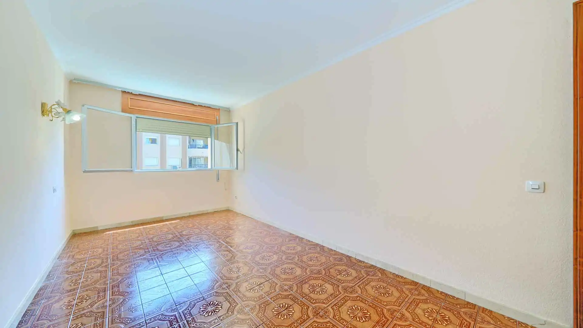 Habitación de Apartamento en venta en Marbella con Aire acondicionado, Terraza y Trastero