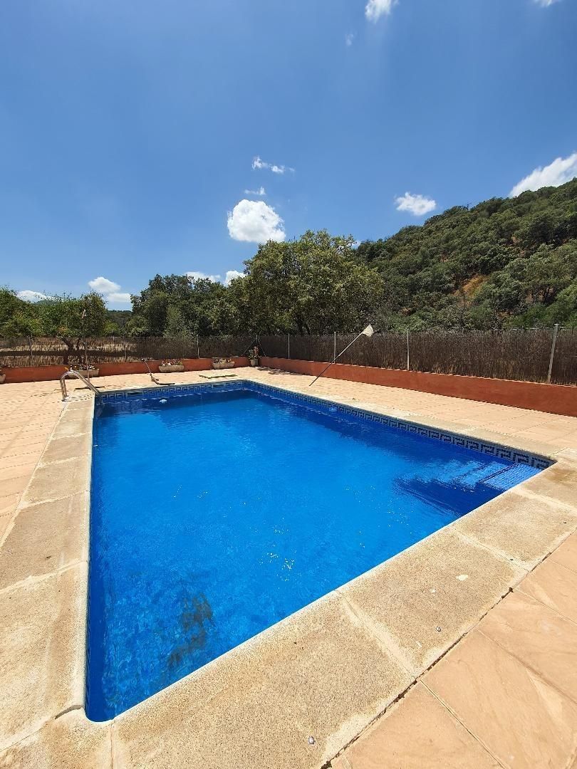 Piscina de Finca rústica en venda en Belvís de la Jara amb Calefacció, Jardí privat i Traster