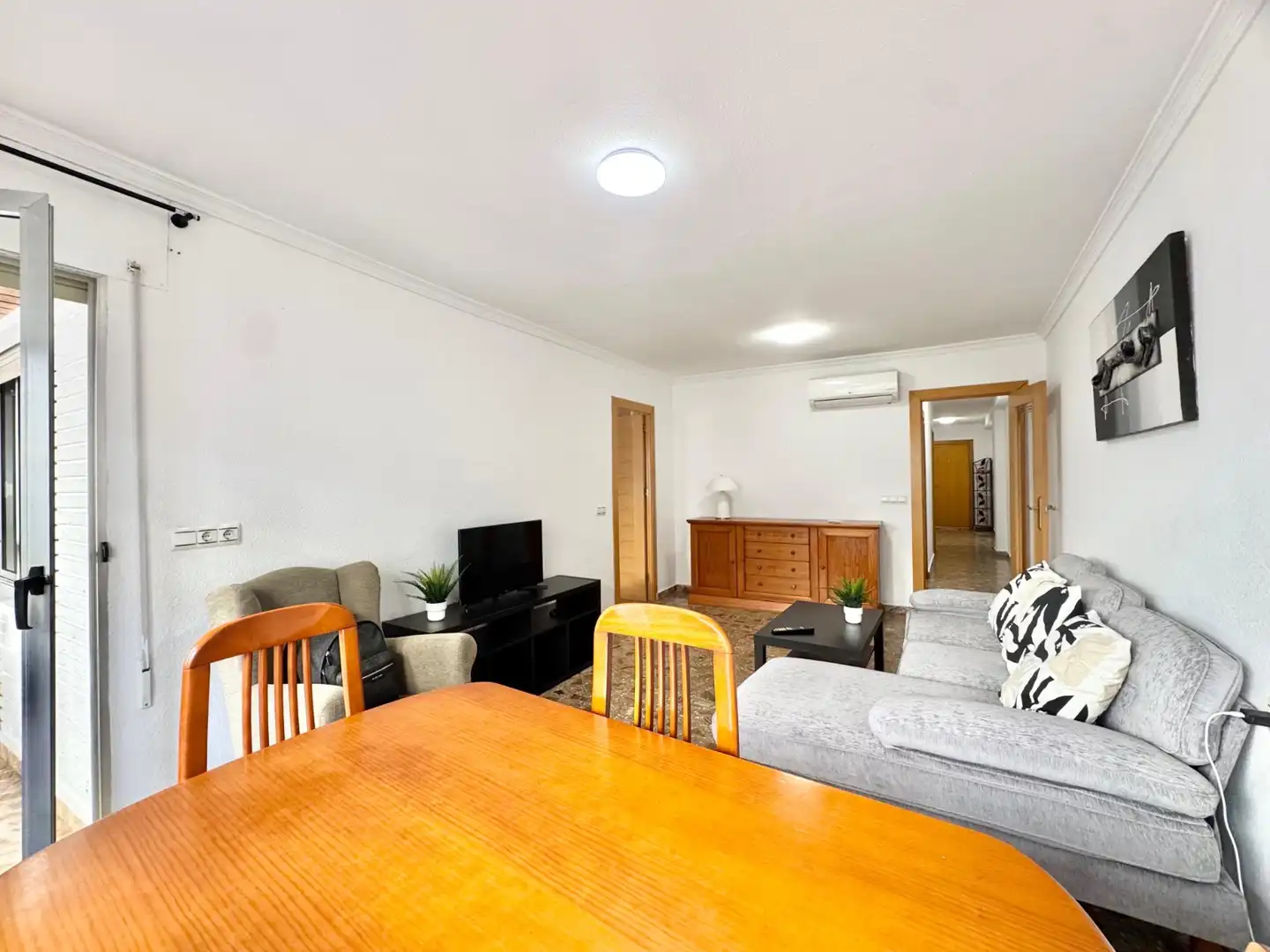Sala d'estar de Apartament de lloguer en Torrevieja amb Aire condicionat, Moblat i Rentadora