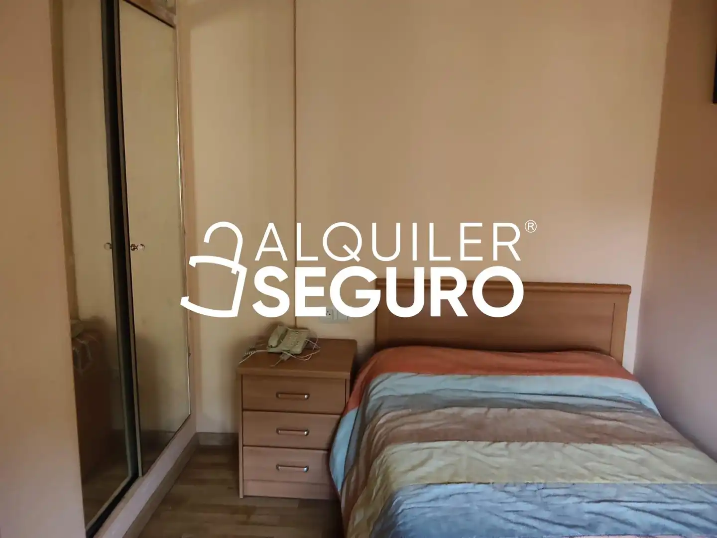 Habitación de Piso de alquiler en Chelva con Aire acondicionado, Trastero y Amueblado